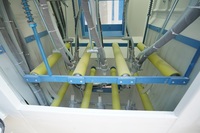 Machine de sablage double face avec convoyeur à rouleaux automatique pour pièces plates