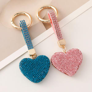 Nuovo Design Scintillante Ciondolo a Forma di Cuore con Cristalli e Diamanti, Portachiavi con Strass Colorati a Forma di Cuore - Product Image 3