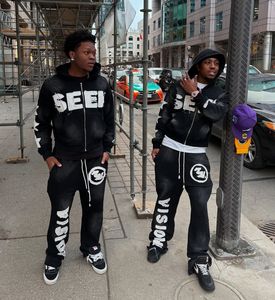 طقم بدلة رياضية مخصصة عالية الجودة للرجال بتصميم مغسول بالأسيد وبطباعة ملابس الشارع، مكونة من بلوفر هودي قصير وبنطال رياضي للأزواج - Product Image 2