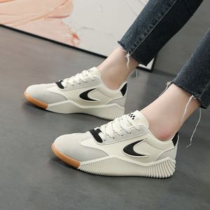 Chaussures plates blanches pour femmes Printemps 2026 – Baskets décontractées respirantes pour étudiantes, mode polyvalente, chaussures de course - Product Image 1