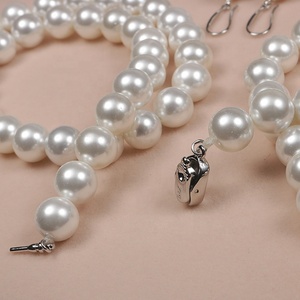 Conjunto de joyería de regalo exquisito de diseño coreano de moda, collar de perlas de concha de mar Natural blanco 100% de 10mm para mujer, hebra barata de 3 colores - Product Image 2