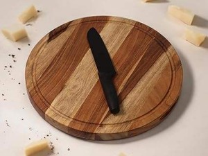 Planche à découper en bois de manguier brun foncé au design unique, durable, pour viande, légumes, fruits et pain, disponible à la vente - Product Image 4
