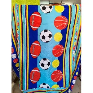 Couette économique 1,75 m x 2,4 m, motif sportif imprimé, toutes saisons, garnissage polyester, usage domestique - Product Image 3