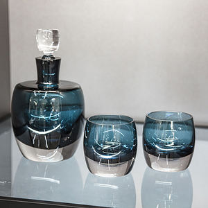 Juego <span class=keywords><strong>de</strong></span> <span class=keywords><strong>copas</strong></span> <span class=keywords><strong>de</strong></span> whisky antiguo al por mayor hogar bar <span class=keywords><strong>copas</strong></span> <span class=keywords><strong>de</strong></span> <span class=keywords><strong>vino</strong></span> juego <span class=keywords><strong>de</strong></span> regalo azul una <span class=keywords><strong>botella</strong></span> <span class=keywords><strong>de</strong></span> <span class=keywords><strong>vino</strong></span> y <span class=keywords><strong>dos</strong></span> tazas - Product Image 2