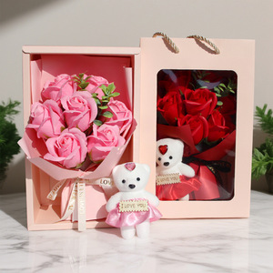 Bouquet di Fiori di Sapone a Forma di <span class=keywords><strong>Orsetto</strong></span> Fatto a Mano per San Valentino e Festa della Mamma <span class=keywords><strong>con</strong></span> 7 Rose, Confezione Regalo Creativa per Insegnanti - Product Image 1