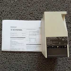 Interrupteur de sécurité Schmersal AZM 415-B3, relais de fin de course industriel, authentique Allemagne - Product Image 2