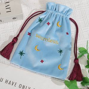 13*18 सेमी मखमली ड्रॉस्ट्रिंग बैग के साथ मखमली ड्रॉस्ट्रिंग बैग मुद्रित मखमली क्रिसमस शादी पार्टी उपहार कैंडी पैकिंग मखमली पाउच - Product Image 2