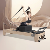 Lit de Pilates Reformer en bois avec ressorts pour entraînement de résistance, idéal pour studio et fitness à domicile