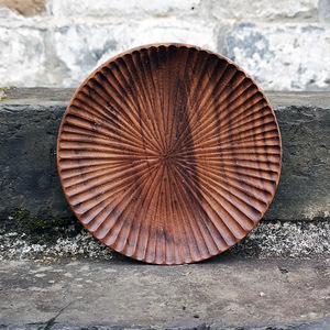 Piatto Decorativo in Legno Massello di Noce Nero Intagliato a Mano, Ecologico e Sostenibile, per Torte e Pasticceria, Grado Commerciale - Product Image 5