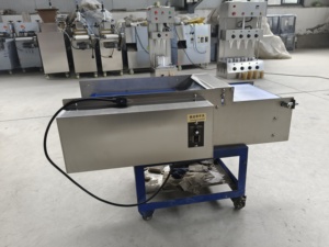 Machine à rouler la pâte à croissants <span class=keywords><strong>au</strong></span> <span class=keywords><strong>chocolat</strong></span> miniature, machine à façonner les croissants, machine à faire des croissants semi-automatique - Product Image 3