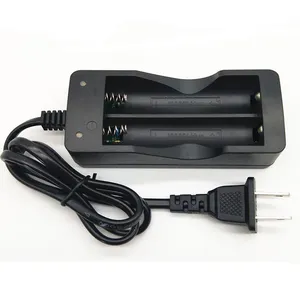 Caricabatteria universale Smart Speedy USB DC 5v Input 3.7v 18650 agli ioni di litio
