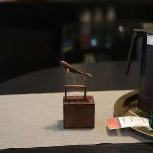 Stile Musicale 'Canto degli Uccelli' - Balena in Legno Fatta a Mano, Regalo Creativo per Compleanni e Festività, Giocattolo Elettrico Decorativo da Tavolo - Product Image 4