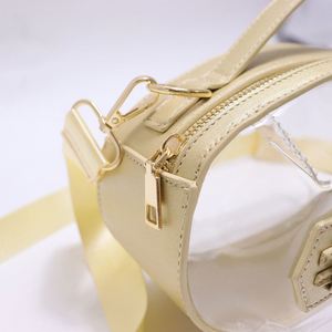 Sacs à bandoulière approuvés pour les stades, sacs messager pour concerts, sacs à bandoulière transparents en PVC imperméable personnalisés pour femmes avec sangle réglable, sacs de rugby - Product Image 3