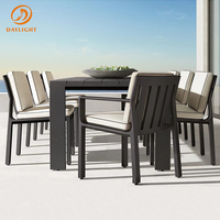 Ensemble de salle à manger d'extérieur en aluminium brun foncé, table rectangulaire de patio avec pieds carrés, mobilier de jardin moderne pour villa, terrasse, bord de piscine