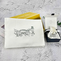 En gros, Pochette enveloppe de luxe élégante en satin de soie, réutilisable, avec rabat, pour cadeaux, faveurs de mariage et de fête, et rangement anti-poussière, personnalisable avec logo
