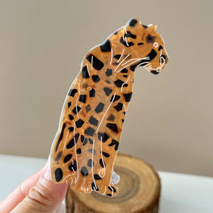 Pince à cheveux en forme de léopard d'Amérique, pince à cheveux noire en forme de léopard, grande pince à cheveux, design animal original, accessoire de mode pour femmes - Product Image 3