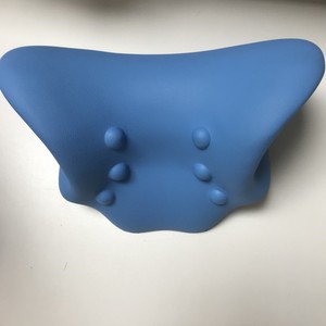 Almohada cervical de espuma PU con soporte para el cuello, almohada de masaje para ayudar a dormir y corregir la postura en personas mayores. - Product Image 1