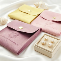Pochette à bijoux en microfibre de qualité supérieure avec bouton-pression et séparateur intérieur, sac à bijoux personnalisé avec logo en relief pour boucles d'oreilles, bagues, colliers