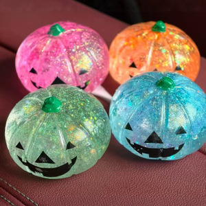 Caja Misteriosa de Halloween: Juguete Blandito de Calabaza Relleno de Purpurina, Jack-o'-lantern de Rebote Lento, Juguete Antiestrés para Niños - Product Image 5