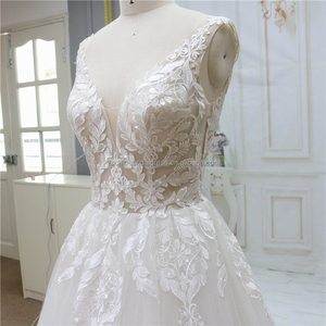 Robe de mariée classique élégante avec encolure en V, tenue de <span class=keywords><strong>mariage</strong></span>, <span class=keywords><strong>costume</strong></span> d'anniversaire, 1 pièce - Product Image 3