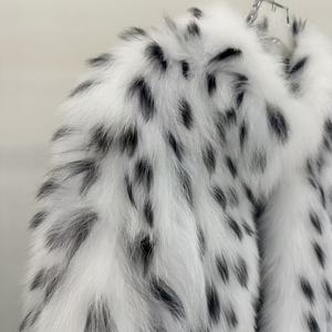 Nuova Giacca Invernale alla Moda in Vera Pelliccia di Volpe da <span class=keywords><strong>Donna</strong></span> con Stampa Leopardata Bianca e Nera - Product Image 5