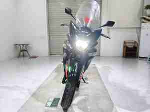 Le Suzuki GW250 est un vélo de rue bicylindre classique d'entrée de gamme connu pour sa fiabilité et sa distribution de puissance en douceur - Product Image 2