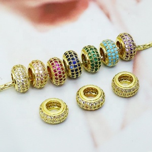 Breloques cylindriques multicolores en laiton et alliage de cuivre plaqué or 18 carats avec zircon et grand trou pour collier et bracelet style punk - Product Image 1