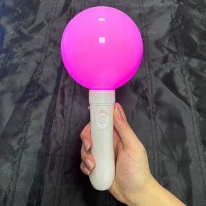 Bâton lumineux rond en plastique à 15 couleurs RVB changeantes, télécommandé, pour événements et conférences, avec fonction flash de zone - Product Image 2