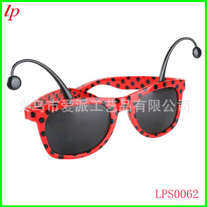 Lunettes de coccinelle rouges pour enfants, accessoires de fête en plastique pour anniversaire d'enfants LPS0062 - Product Image 1