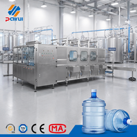 Machine d'embouteillage d'eau en bouteilles plastiques de 5 gallons QGF-450 450 BPH, ligne de production compacte pour petites entreprises et production de source à domicile
