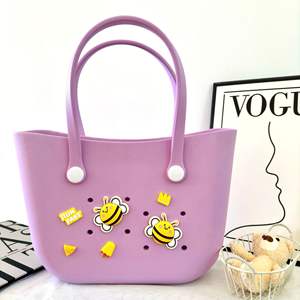 Sac de plage EVA 2026 en vogue, grand format, étanche, avec trous DIY, bandoulière, fermeture ouverte, sac de voyage souple et fourre-tout - Product Image 2