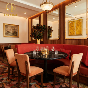 Ensemble de meubles de restaurant de luxe : banquette demi-cercle en velours avec cadre en bois rouge, table ronde en pierre et chaises pour café - Product Image 5