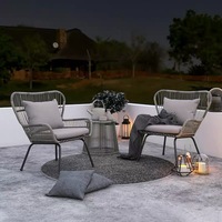 Ensemble de jardin en rotin moderne avec 2 chaises et 1 table basse pour la vie en plein air, hôtel, parc, mobilier d'extérieur moderne, matériau métallique