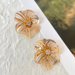 Brinco de flores de filigrana estilo simples banhado a ouro 18K Unfadeable DIY