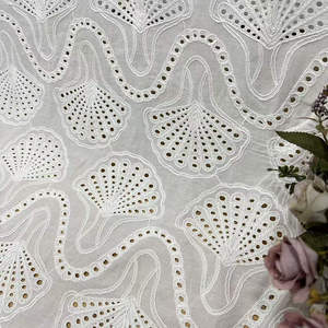 Tela de punto calado de algodón con bordado de encaje y diseño de conchas, estilo cruzado, para camisas de vestido de novia, peso medio - Product Image 3