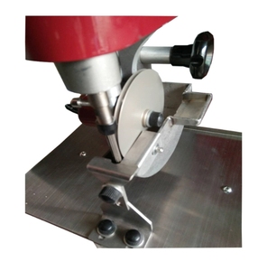 Machine semi-automatique unilatérale de gaufrage des bords à l'huile pour l'étiquetage des articles en cuir, des bagages, des portefeuilles et la teinture des chaussures - Product Image 4