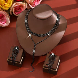 Gothic Dark Style Schmucksets Mehrschichtige Halskette Modische Schwarze Glänzende Strass-Quasten-Ohrringe und Halsketten für Damen Set - Product Image 2
