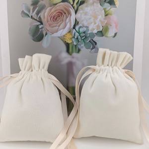 Paquete de franela de seda personalizado multicolor, bolsillo, regalo de dulces de boda, instrumento de belleza, masajeador, bolsa para el polvo - Product Image 1