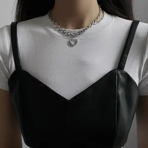 Punk kalın kilit zinciri kalp şekli kolye kısa gerdanlık kolye kadınlar için Retro INS gümüş renk Metal kolye takı