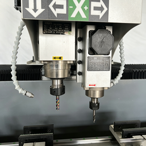 Machine de fraisage et de perçage CNC à double broche Z-3000 pour le travail des cadres de murs-rideaux en aluminium, haute précision, 380V - Product Image 3