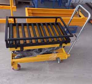 Mesa elevadora hidráulica tipo tijera con plataforma rodante para manipulación de materiales, altura ajustable para uso en almacenes - Product Image 2