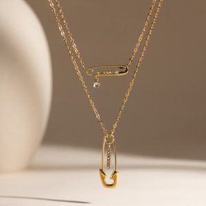 Collier à double couche doré avec épingle de sûreté et détails en strass pour femme, idéal pour le quotidien ou comme cadeau, bijou fantaisie - Product Image 2