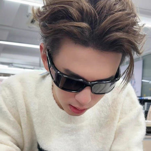 แว่นกันแดดทรงโล่สำหรับผู้หญิง UV400 ป้องกันแสงแดดแบบเต็มกรอบ ดีไซน์ทันสมัยกรอบแคบ - Product Image 2