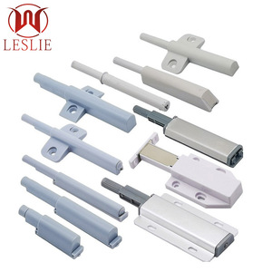 Loquets de porte et ferme-portes magnétiques Leslie, amortisseurs en plastique et aluminium pour portes de meubles - Product Image 1