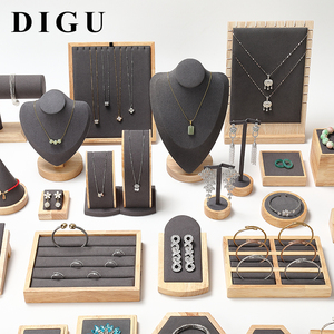 DIGU Factory Design Personalizado Madeira Jóias Exibição Props Pu Couro Jóias Display Set Para Loja De Jóias - Product Image 2