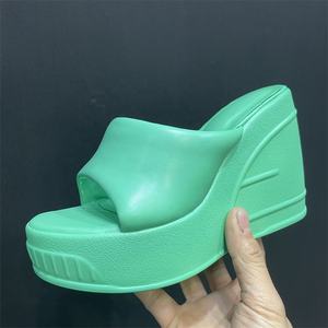 Sandales à talons hauts compensés à semelle épaisse, tongs de couleur unie, chaussures à bout ouvert pour femmes, plateforme rehaussante - Product Image 4