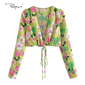 Blusa de seda satinada con estampado de flores para mujer, blusa con cuello en V profundo, venta al por mayor, R40303S