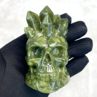Crânes en jade vert naturel en gros, sculpture de 8 cm, design de grappe de quartz frais, crânes en cristal de guérison, artisanat en pierre pour décoration, cadeau