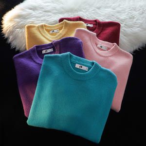 남자의 단색 헤비급 풀오버 니트 스웨터 2024 겨울 컬렉션 따뜻한 100% 폴리에스터 안티 필링 로고 전면 - Product Image 3