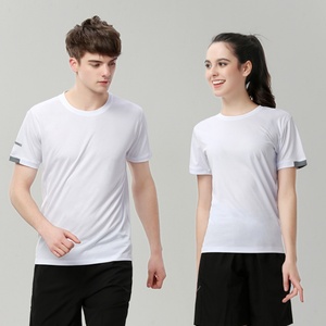 เสื้อยืดกีฬาผ้าโพลีเอสเตอร์ 100% ระบายอากาศ แห้งเร็ว แบบสปอร์ต สีพื้น ดีไซน์เนอร์ รับทำโลโก้ตามสั่ง สำหรับทุกเพศ ทุกวัย ลดราคาพิเศษ - Product Image 3